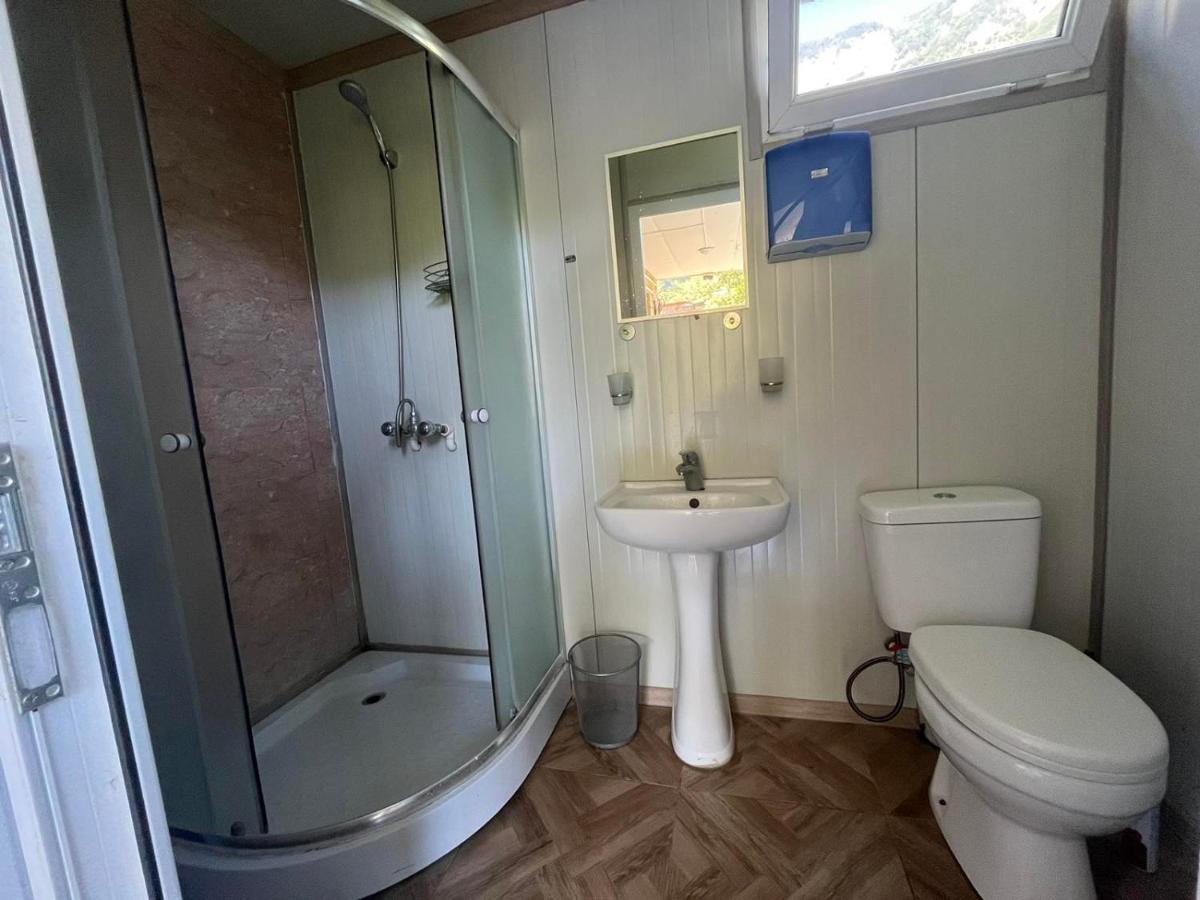 Guest House Oasis - Tvishi Zewnętrze zdjęcie